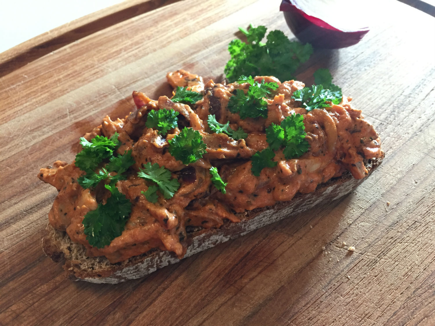 svampebruschetta med flødestuvede østershatte