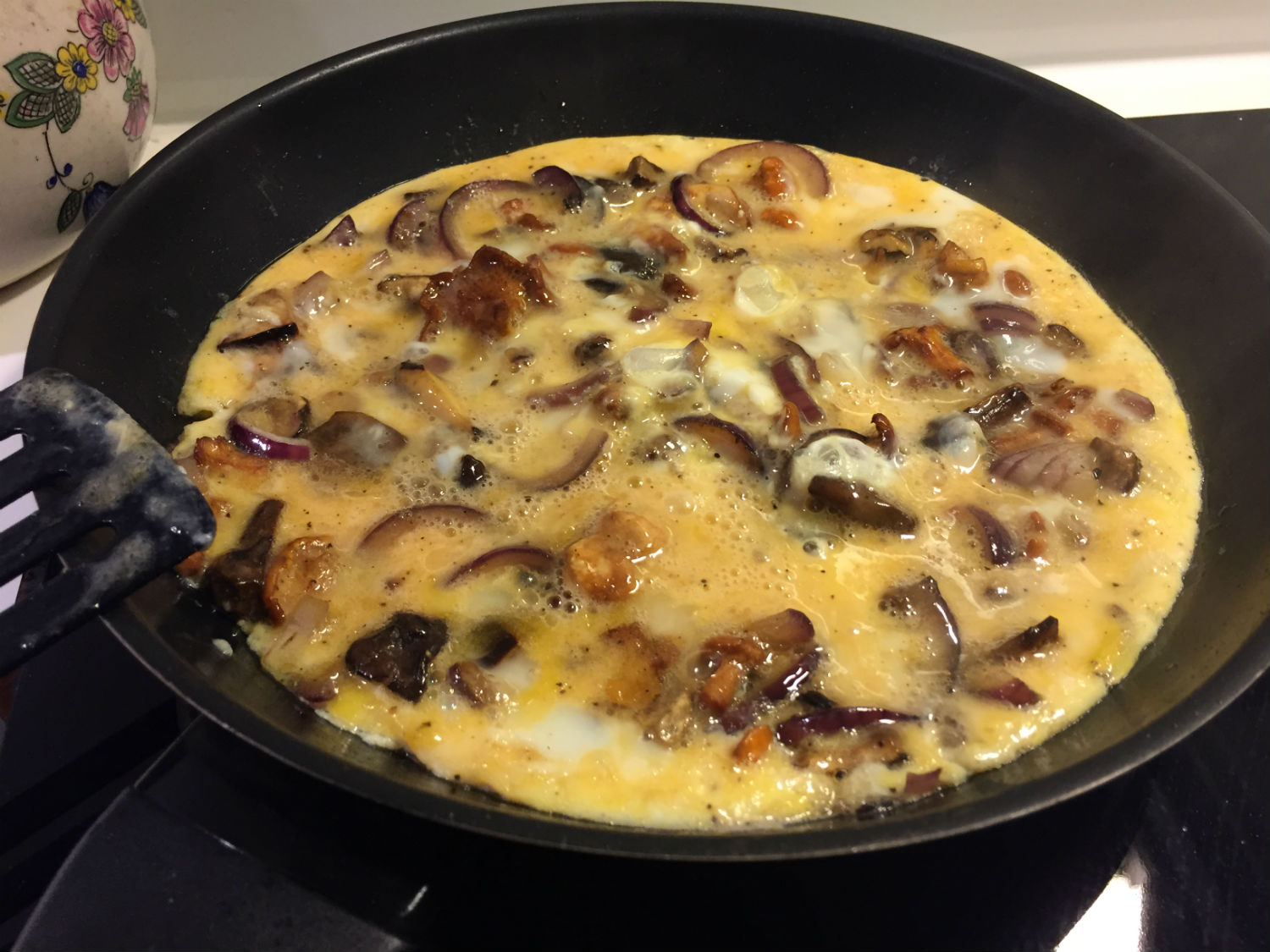 svampe omelet panden