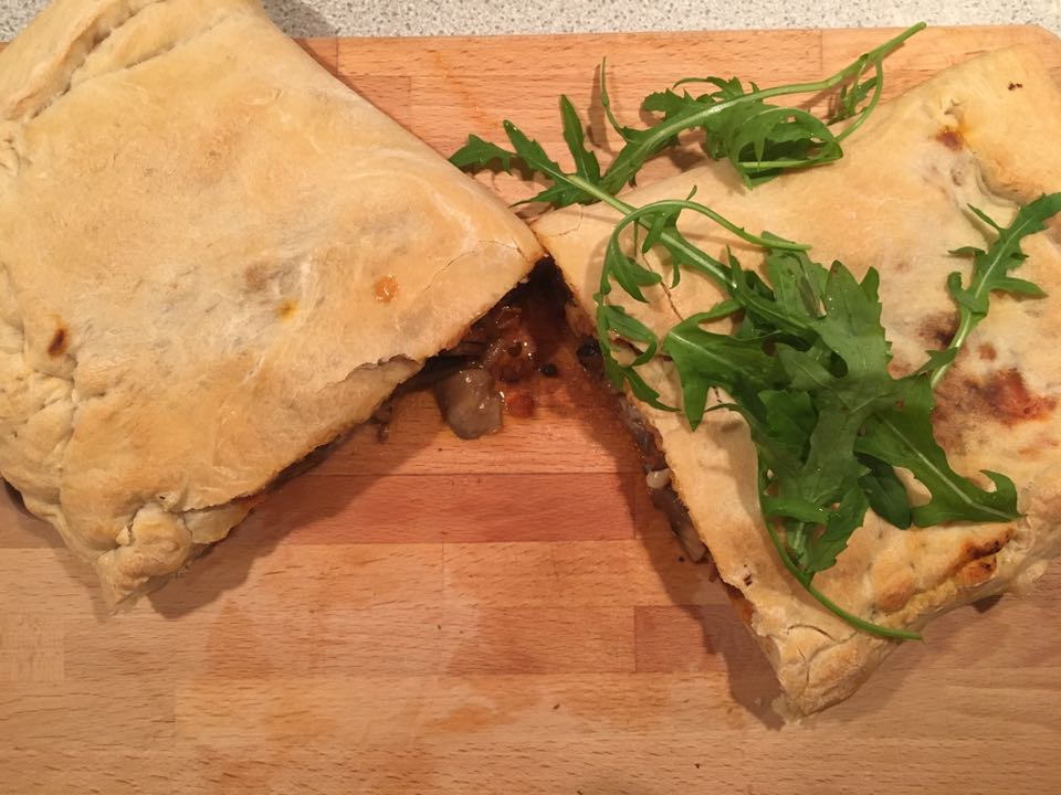 calzone med svampe og gedeost