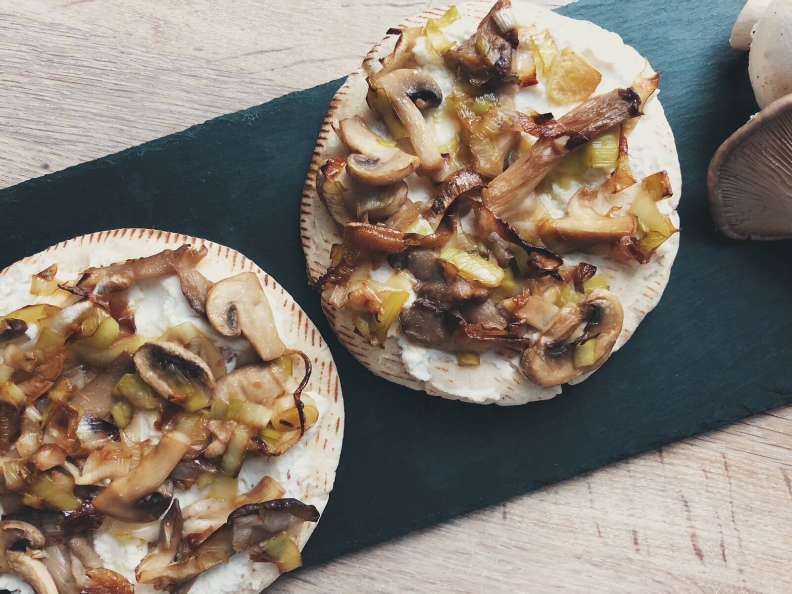 pita-pizza med svampe