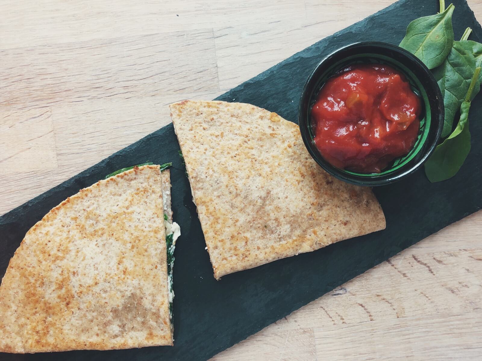 quesadillas med svampe og spinat