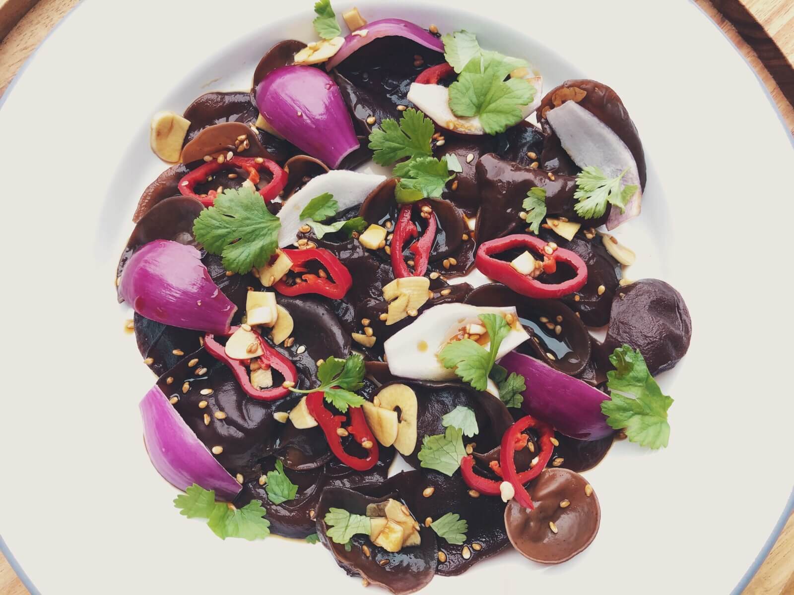 Svampesalat med Judasøre