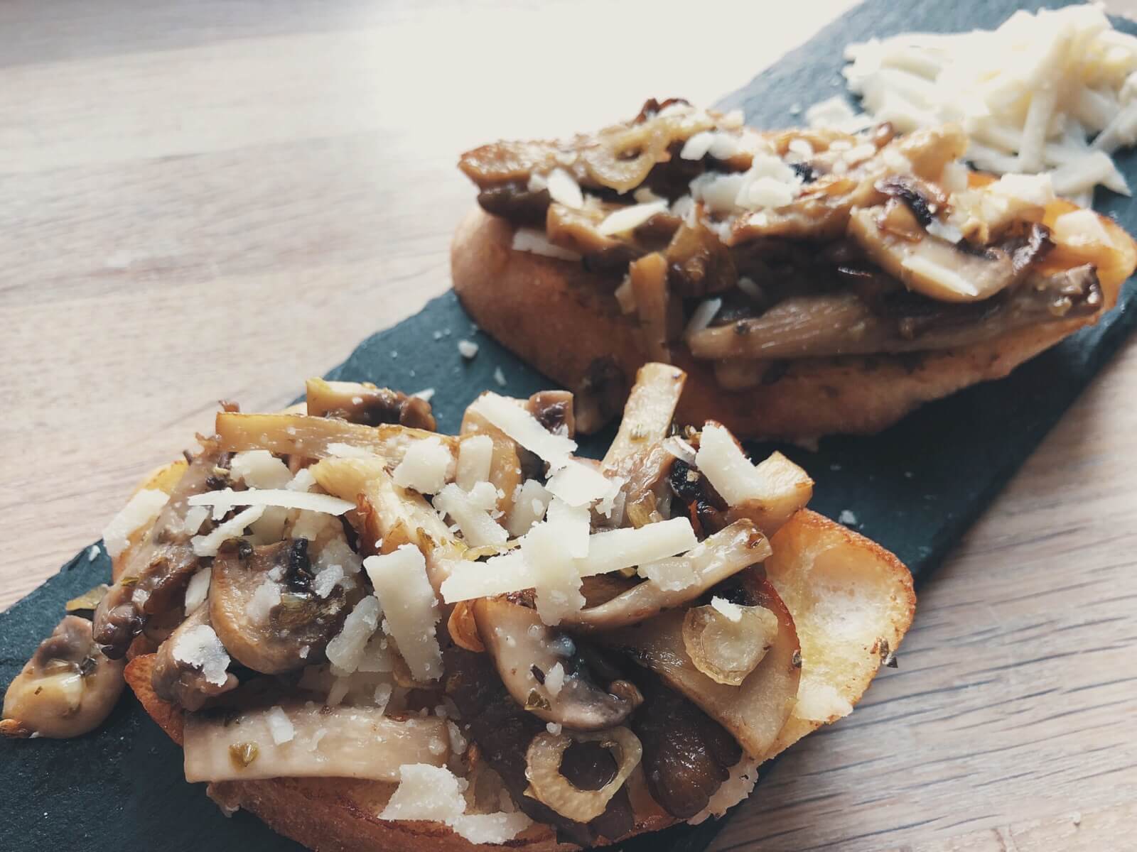svampetoast med parmesan