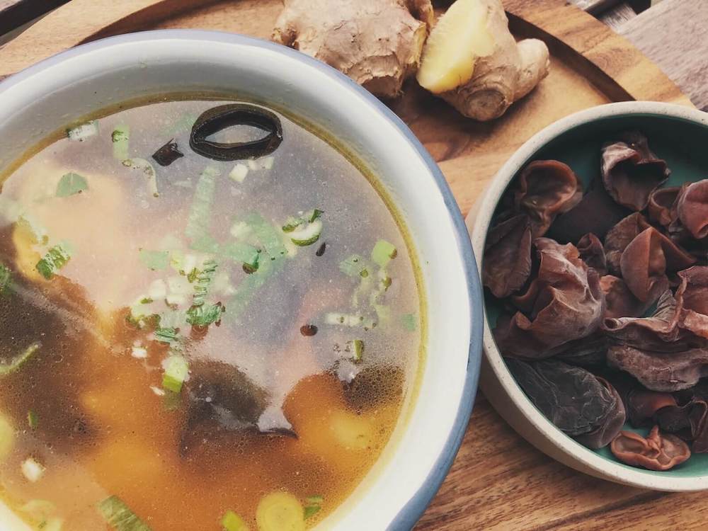Kyllingesuppe med Judasøre opskrift