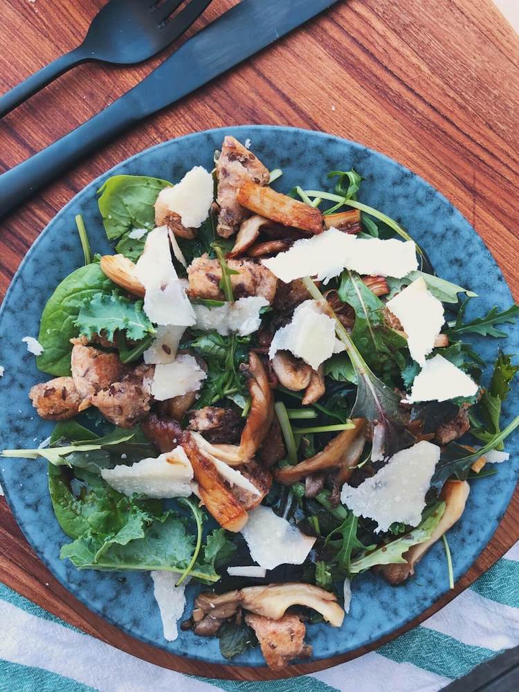 Svampesalat med Østershatte og parmesan ingredienser