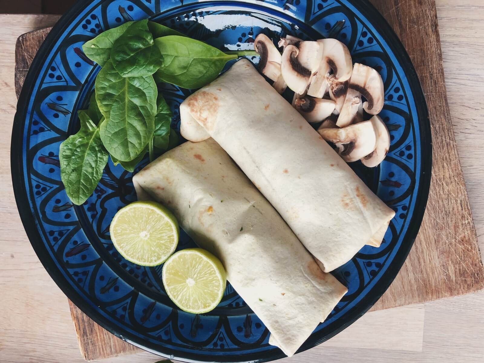 svampe wraps med spinat og cheddar