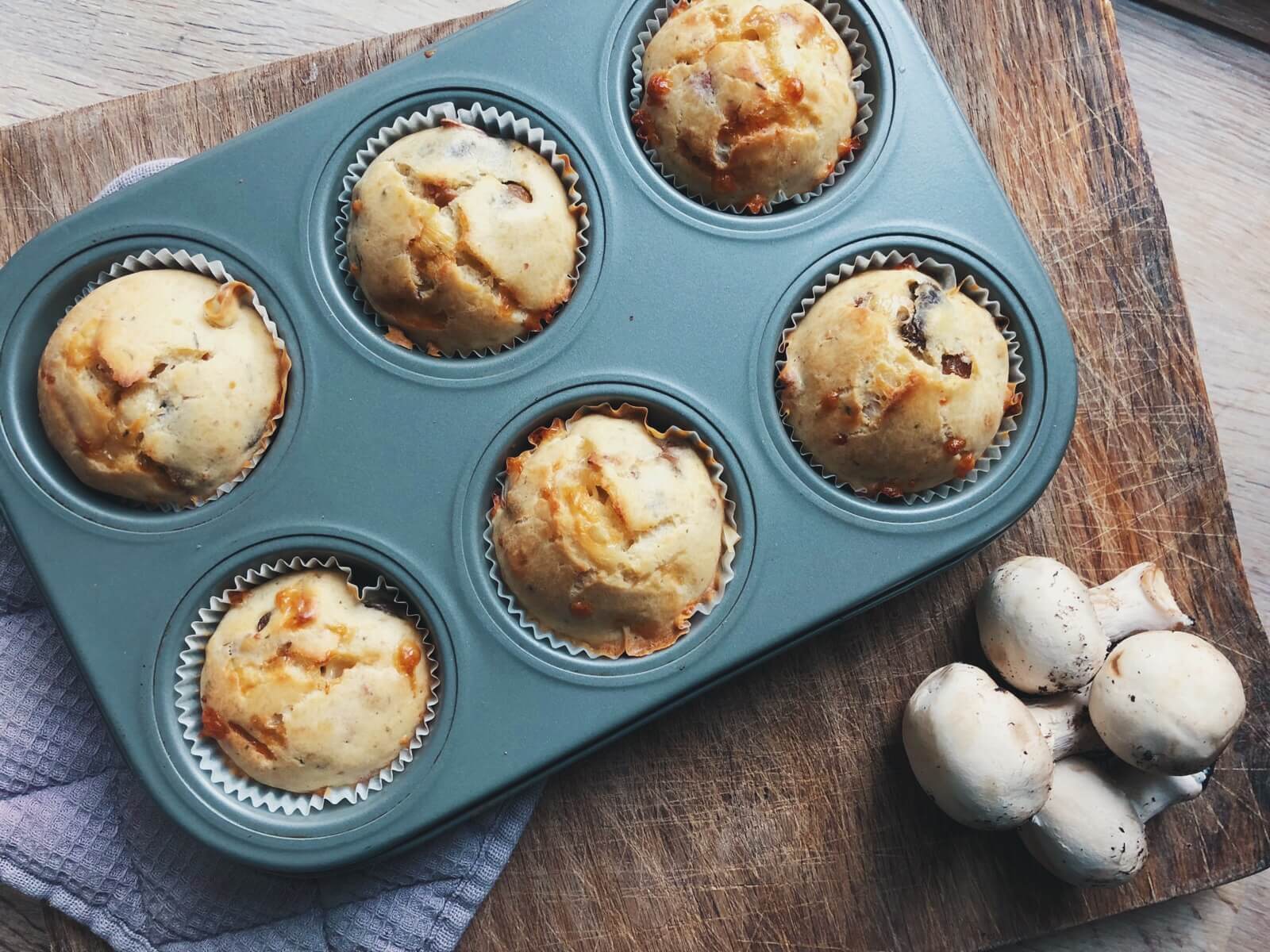 svampemuffins med bacon og parmesan