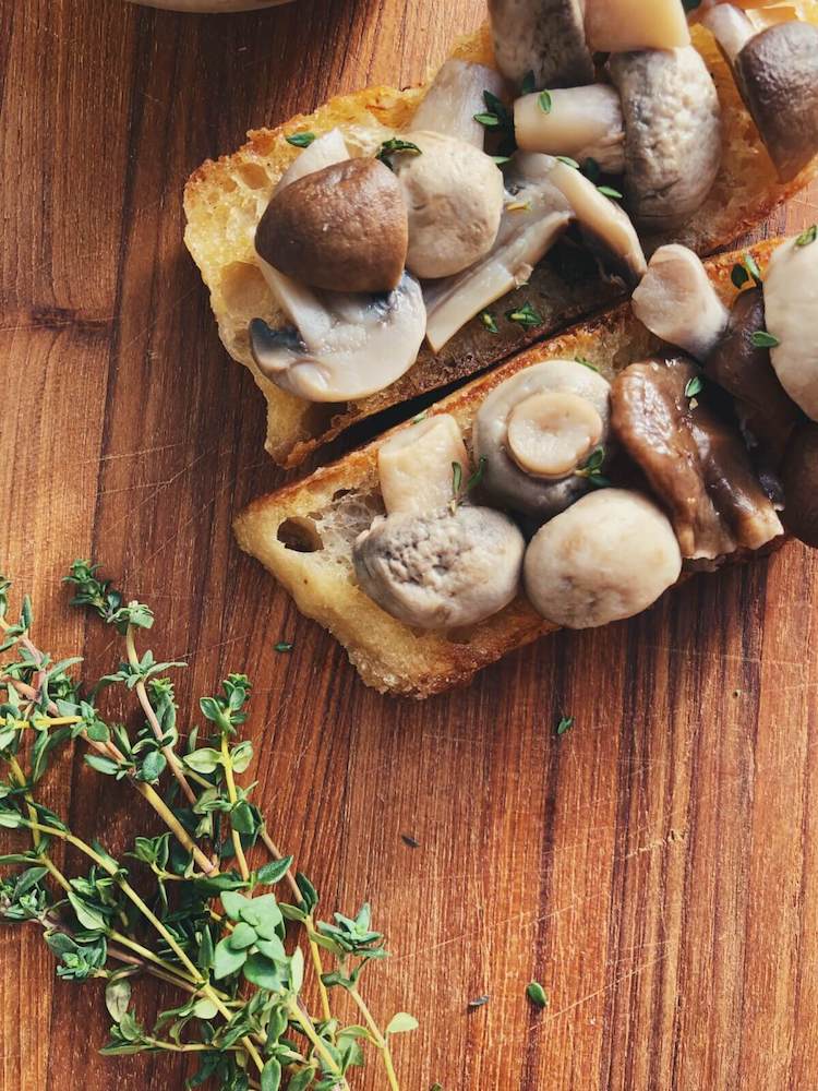 Brød med saltede svampe opskrift