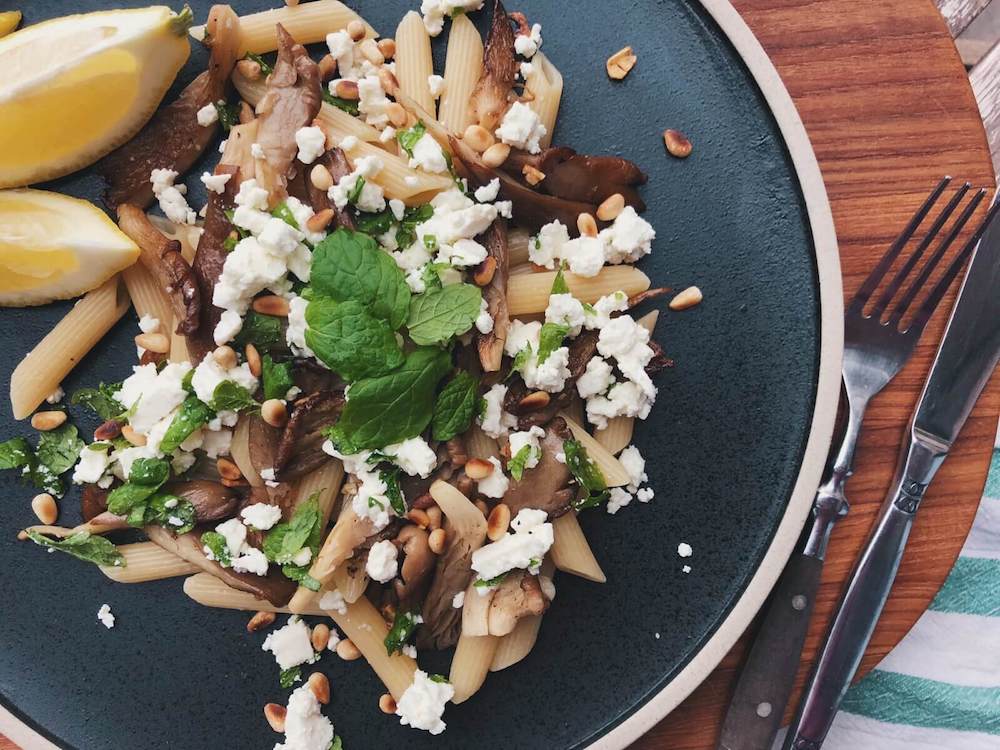 Pasta med østershatte, feta og mynte ingredienser