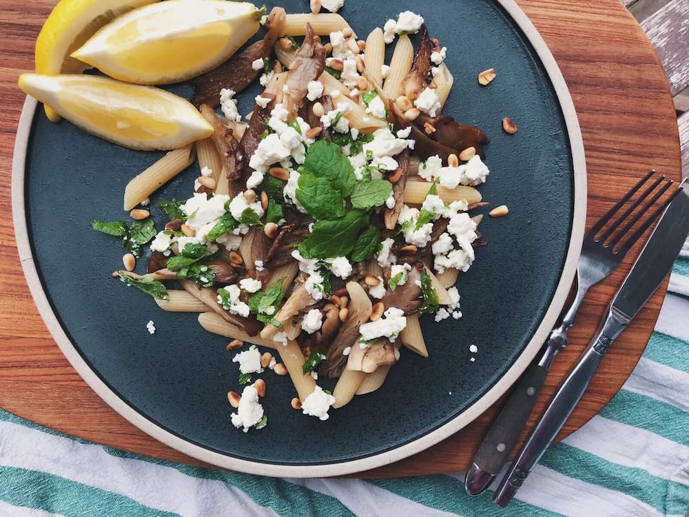 Pasta med østershatte, feta og mynte