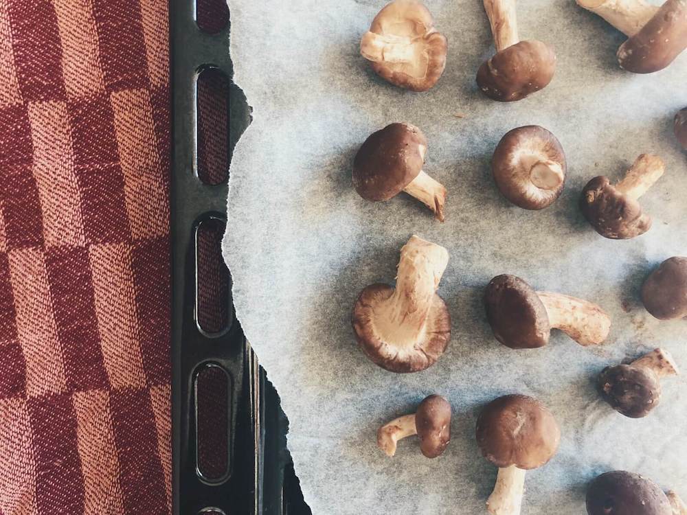 Sprøde shiitake svampe i ovnen ingredienser