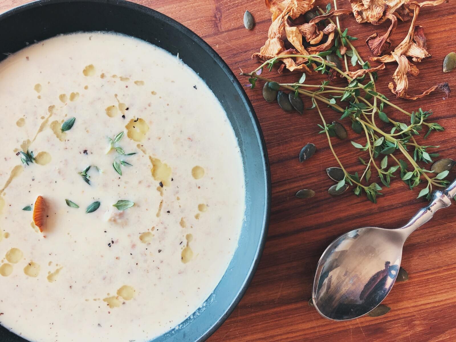 Cremet svampesuppe med kantareller