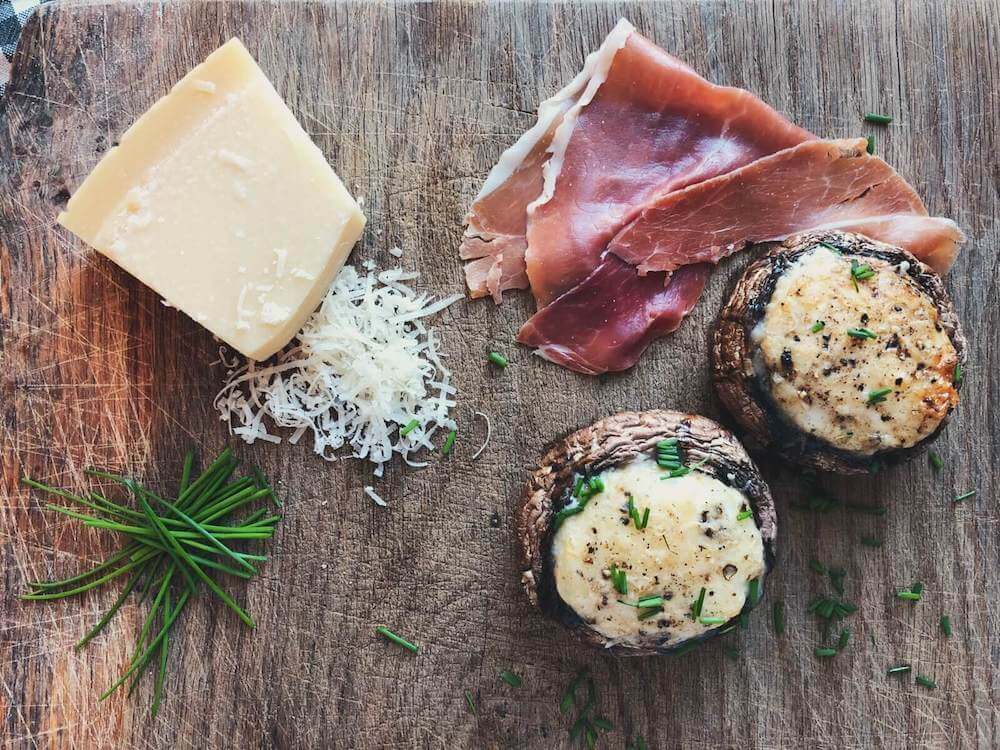 Fyldt portobello med æg og parmesan