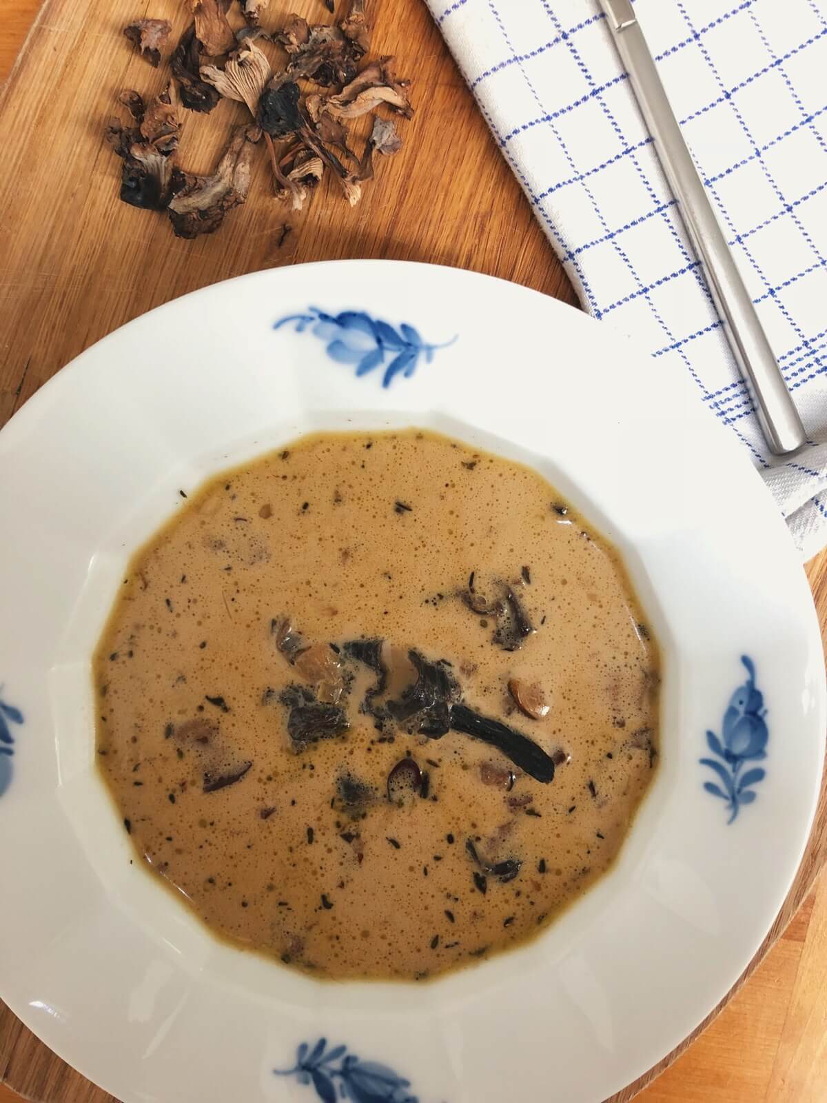 Simpel svampesuppe med Trompet-Kantarel ingredienser