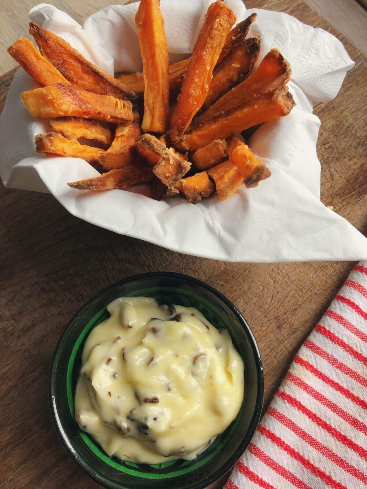 Sweet potato fries med indigo-mayo ingredienser