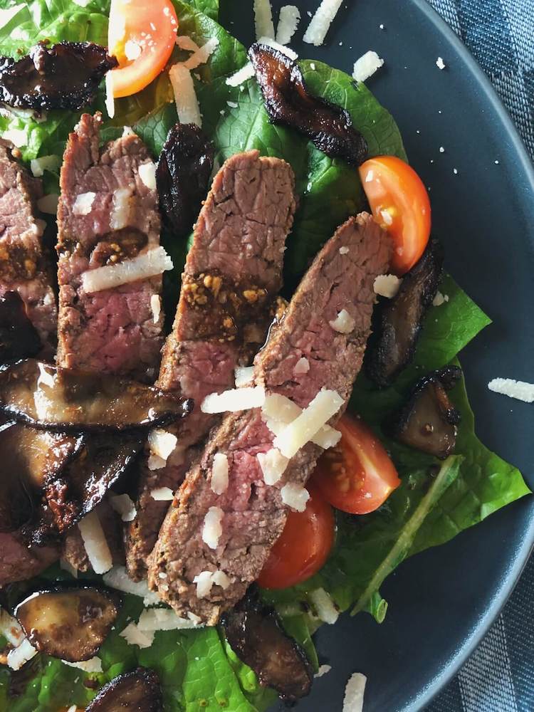 Steak salat med Skælrørhat opskrift