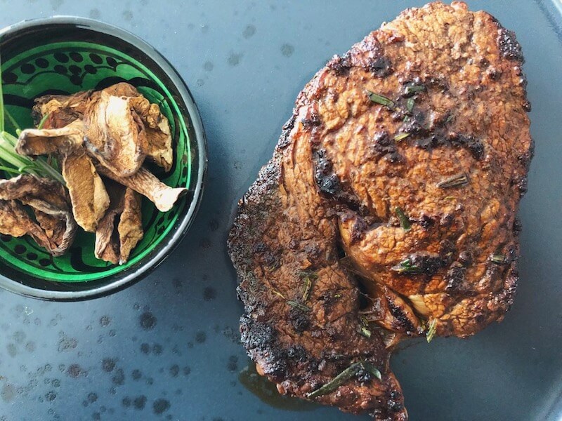 Rib-eye med Karl Johan rub opskrift