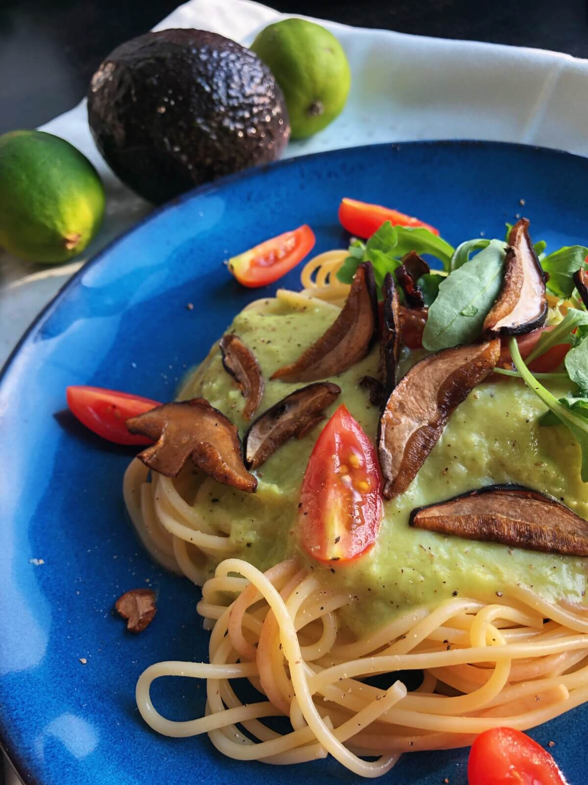 Pasta med Brunstokket Rørhat og avokado opskrift